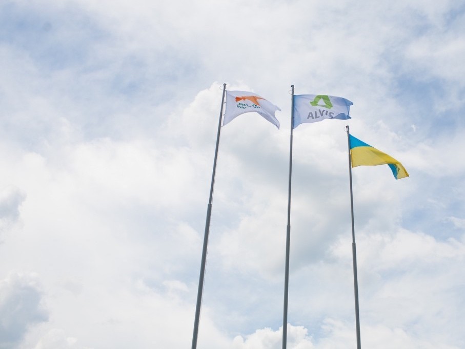 Компанія